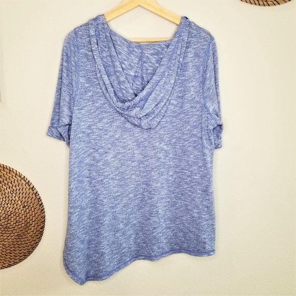 LIVI Active PLUS Asymmetrical Hem Active Hoodie - Picture 4 of 10